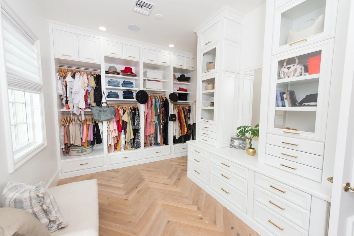 SPRING CLEAN YOUR CLOSET